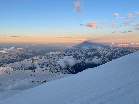 Восхождение на западную вершину горы Эльбрус (5642 м)